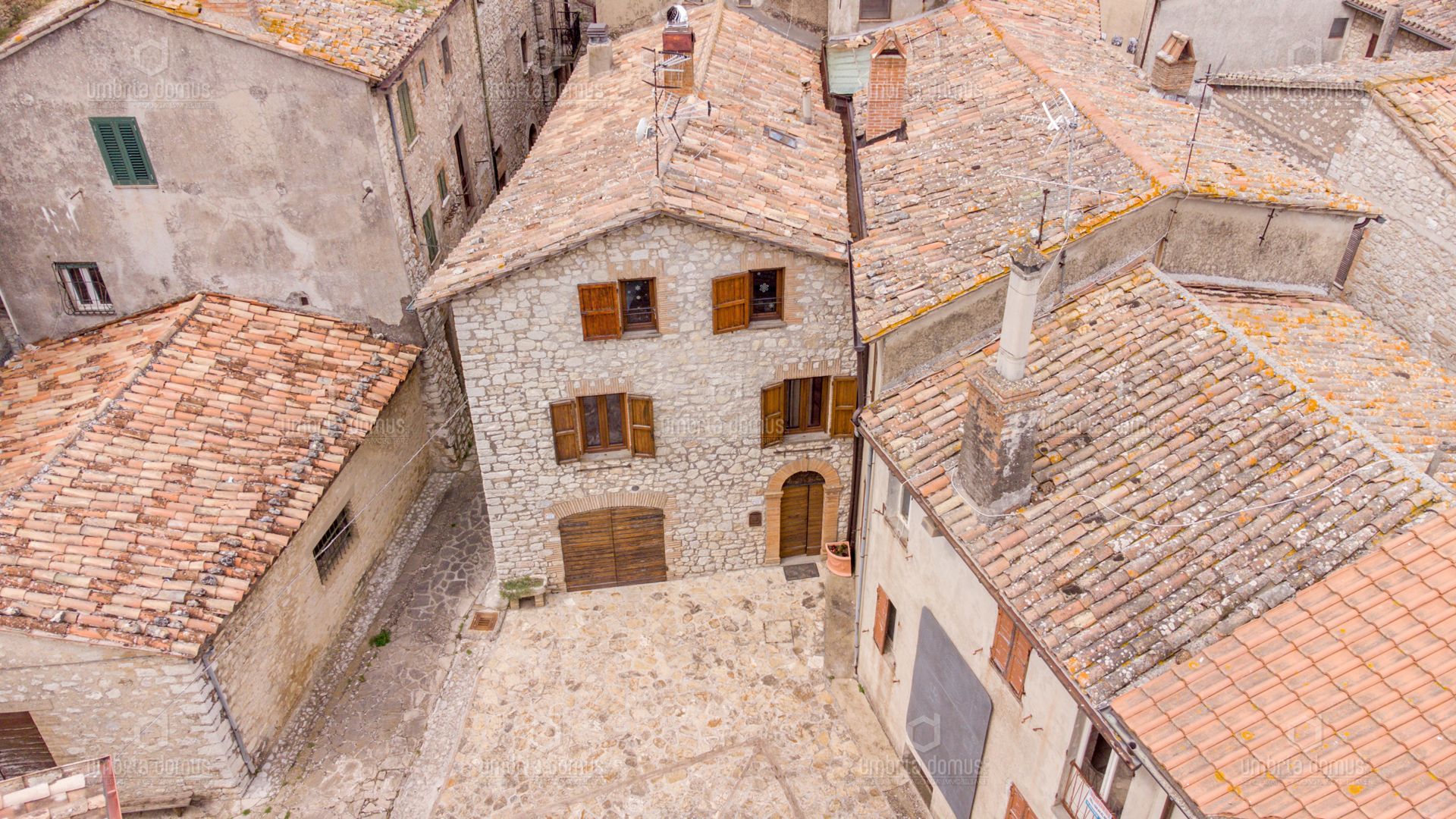 Cielo terra nel borgo Medievale