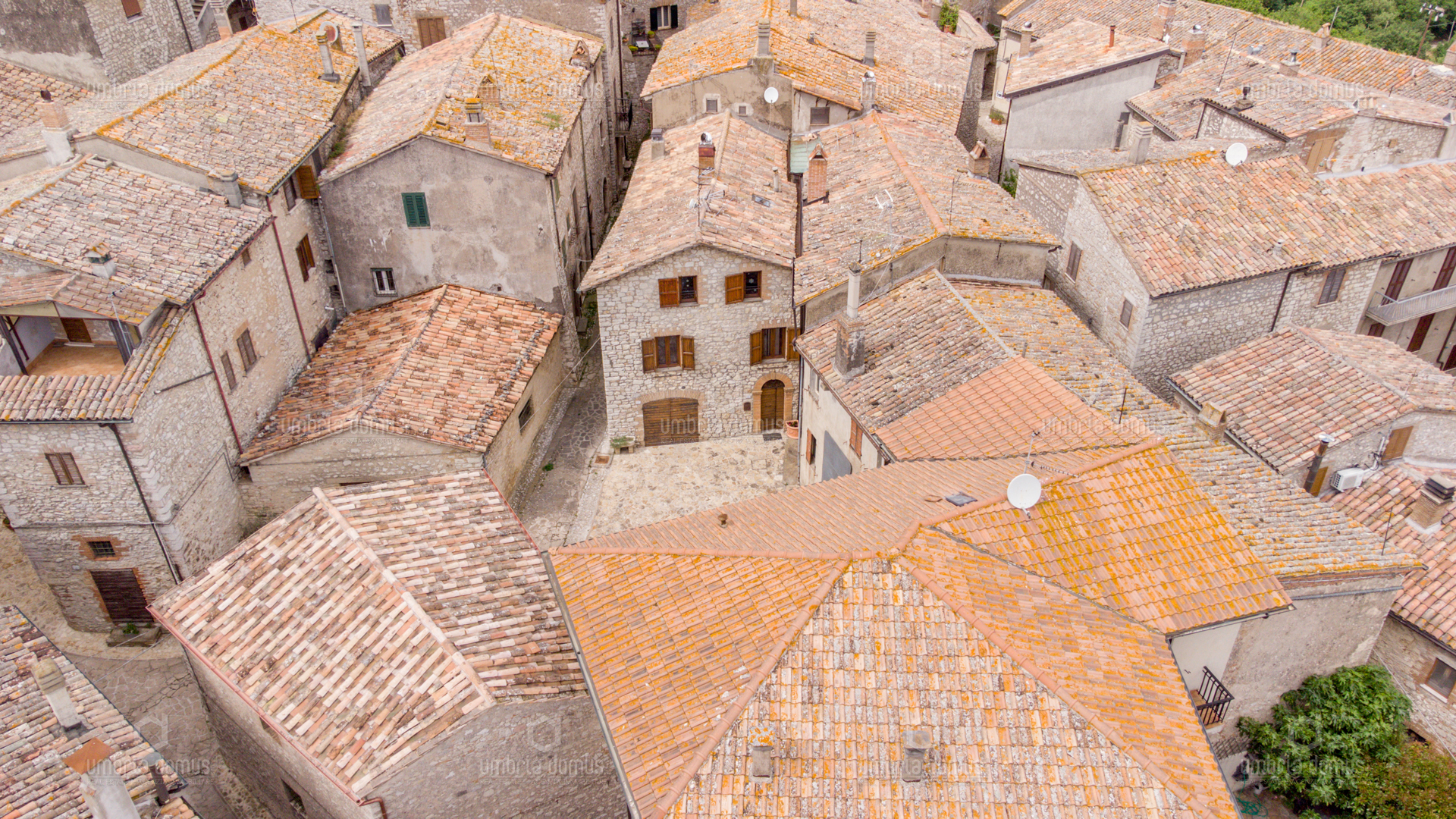 Cielo terra nel borgo Medievale
